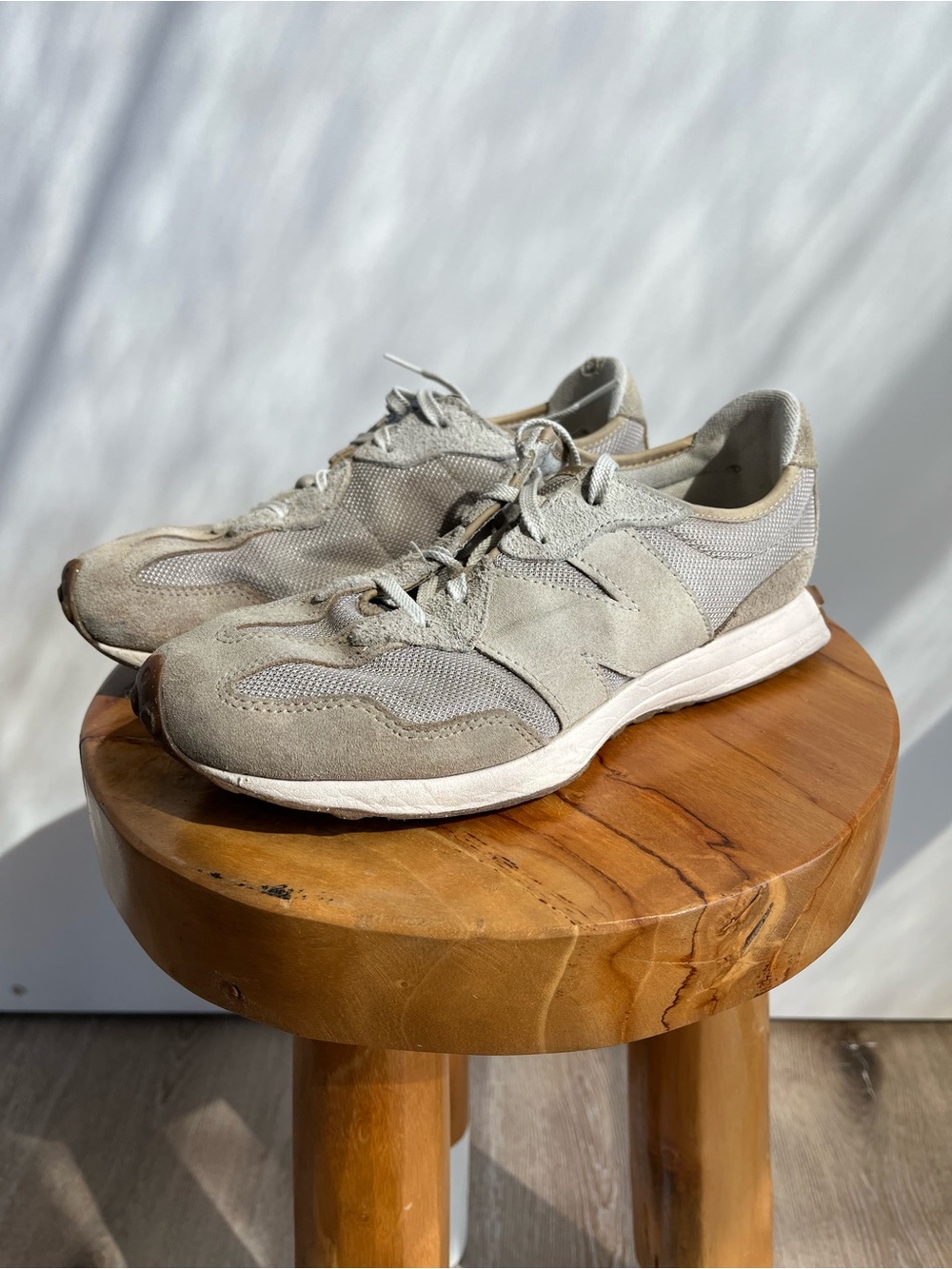 New Balance 327 Women’s 7.5D / Men’s 6